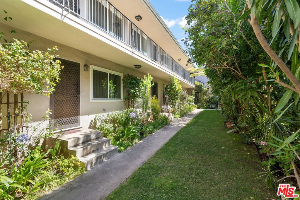 1517 Harvard Street #3