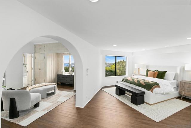 7520 Hillside Dr, La Jolla CA: https://media.crmls.org/mediaz/3f605abf-c58c-46cb-b667-96fb1a5039ab.jpg
