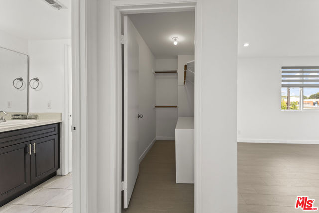 712 Pacific Street, Santa Monica CA: https://media.crmls.org/mediaz/3f60a311-446a-4ce8-9101-ee786e0be468.jpg