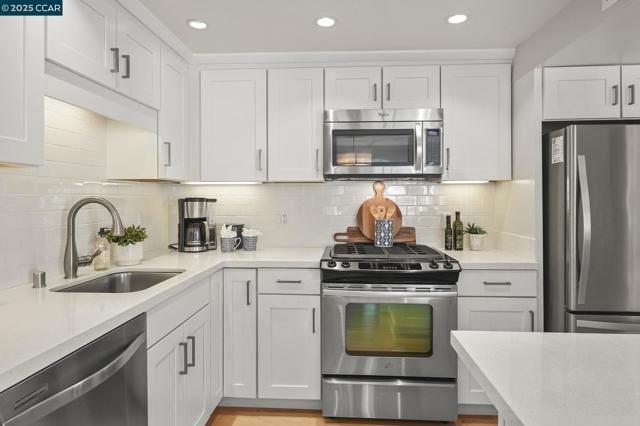 2000 Golden Rain Road, Walnut Creek CA: https://media.crmls.org/mediaz/3f60ff0f-f4d2-4620-b98e-7814c81f5725.jpg