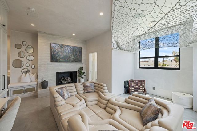 15 Reef Street, Marina del Rey CA: https://media.crmls.org/mediaz/3f61725d-3c53-412a-8958-a11c192098f9.jpg