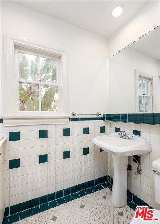 6612 Emmet Terrace, Los Angeles CA: https://media.crmls.org/mediaz/3f6178b5-b231-439f-96a9-f545a1856943.jpg