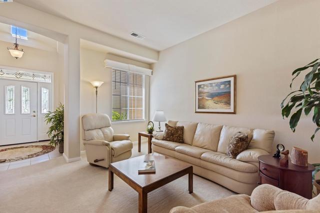 1505 Bismarck Ln, Brentwood CA: https://media.crmls.org/mediaz/3f61c238-b327-473e-85d4-c3dae63d7ba3.jpg