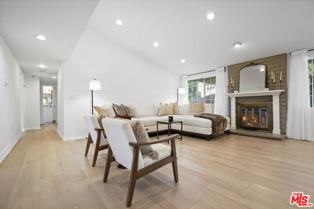 20338 Coulson Street, Woodland Hills CA: https://media.crmls.org/mediaz/3f623a2e-f892-4652-a003-237c46c01d40.jpg