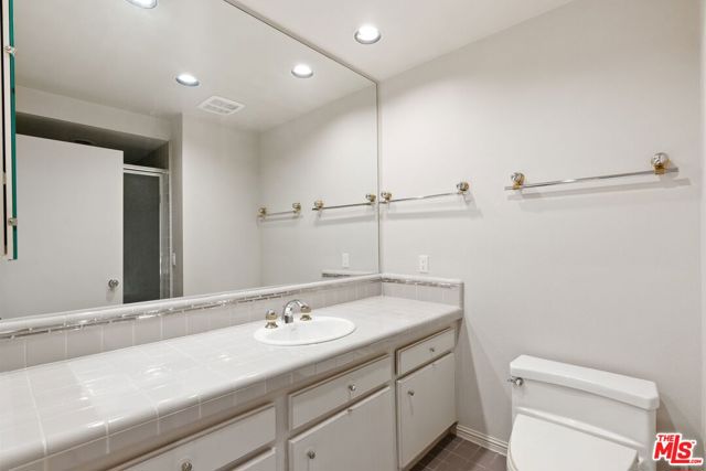 10106 Empyrean Way, Los Angeles CA: https://media.crmls.org/mediaz/3f6290aa-6149-4dd1-8ce8-0daf99254cbe.jpg