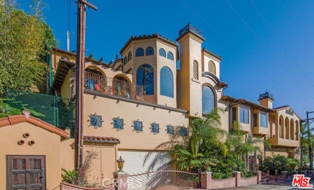 9170 Thrasher Avenue, Los Angeles CA: https://media.crmls.org/mediaz/3f62a2d5-ab98-44ec-8077-37be3d9a4a05.jpg