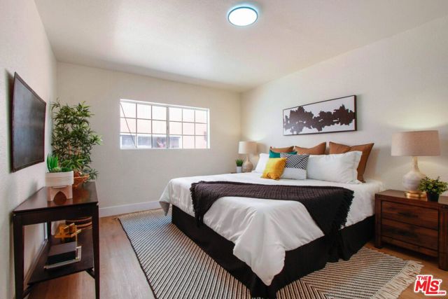 6337 10th Avenue, Los Angeles CA: https://media.crmls.org/mediaz/3f62cfe9-d3db-4139-b158-926e4c45e458.jpg