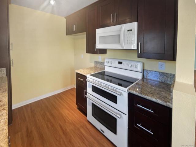 7365 Calle Cristobal, San Diego CA: https://media.crmls.org/mediaz/3f62e306-8158-4649-9fa1-d2f7823c18a4.jpg