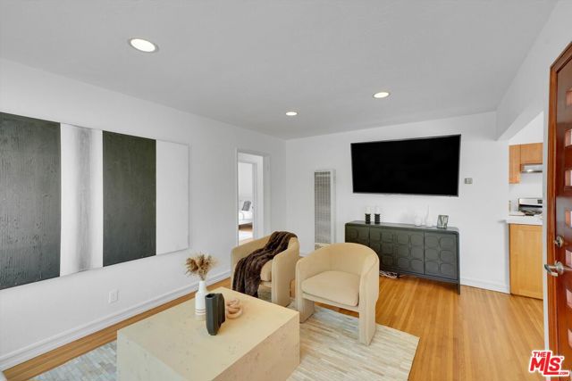 828 Hill Street, Santa Monica CA: https://media.crmls.org/mediaz/3f6310ff-ebb8-4c83-9455-82593955036e.jpg