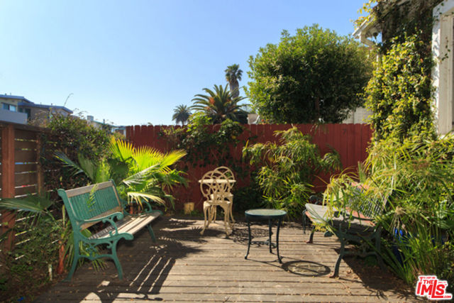 547 Brooks Avenue, Venice CA: https://media.crmls.org/mediaz/3f633e36-e719-45c3-87d4-e531b62ad3bd.jpg