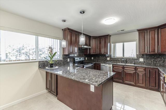 7381 Furlong Avenue, Gilroy CA: https://media.crmls.org/mediaz/3f63518b-b8fa-4a66-99ae-843e545e49b1.jpg