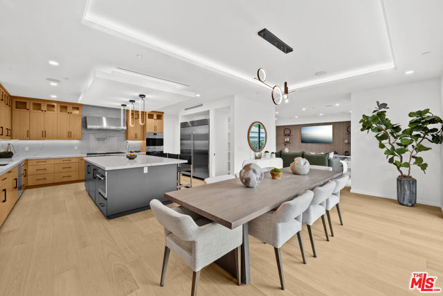2631 Castle Heights Place, Los Angeles CA: https://media.crmls.org/mediaz/3f63fa89-8377-4c41-a0cc-efba1602b2f9.jpg