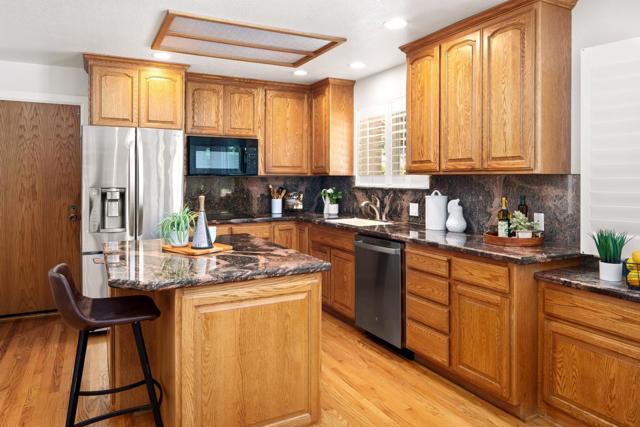880 Moana Court, Palo Alto CA: https://media.crmls.org/mediaz/3f647c6b-02ac-4ad3-95d9-17ef58a6aab0.jpg