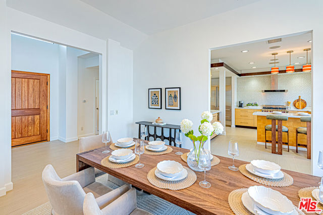 10611 Ashton Avenue, Los Angeles CA: https://media.crmls.org/mediaz/3f64c449-d59b-4fcb-bc08-1f51958a2658.jpg