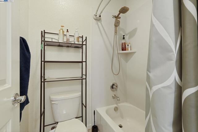 1025 S Fowler Ln, Mountain House CA: https://media.crmls.org/mediaz/3f64cace-a5bc-4370-b5f0-574886b62f74.jpg