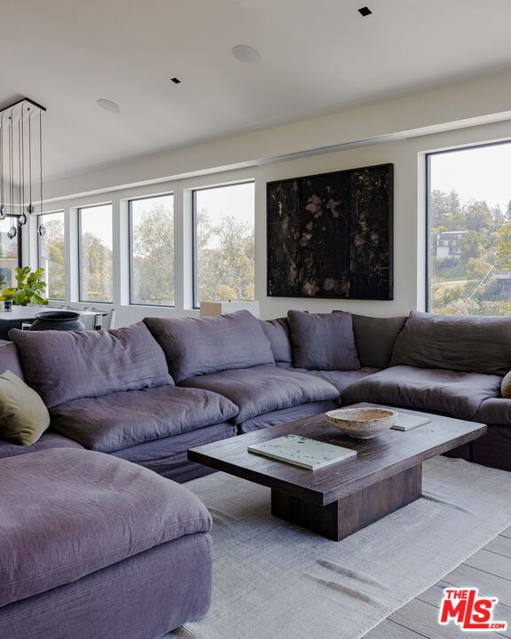 2532 Canyon Oak Dr, Los Angeles CA: https://media.crmls.org/mediaz/3f64d5b0-3278-4b76-9135-853affd1a926.jpg