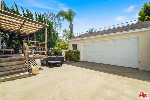 2205 ELM Avenue, Manhattan Beach, California 90266, 2 Bedrooms Bedrooms, ,2 BathroomsBathrooms,Residential,Sold,ELM,22148905