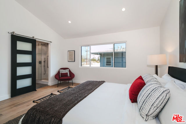 1413 Ocean Park Boulevard, Santa Monica, California 90405, 3 Bedrooms Bedrooms, ,2 BathroomsBathrooms,Condominium,For Sale,Ocean Park,24422967