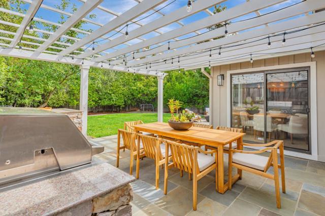 3852 Jefferson Avenue, Redwood City CA: https://media.crmls.org/mediaz/3f65c5cc-1a4e-403f-87fb-f9e80aa5e61c.jpg