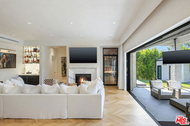11753 Wetherby Lane, Los Angeles CA: https://media.crmls.org/mediaz/3f663951-3187-4f82-9ec9-8c609a27fd63.jpg