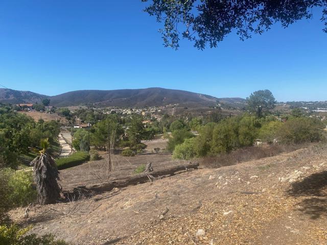 1320 RICHLAND RD, San Marcos CA: https://media.crmls.org/mediaz/3f6642c4-4fc9-457b-94ce-a10a0b7793cc.jpg