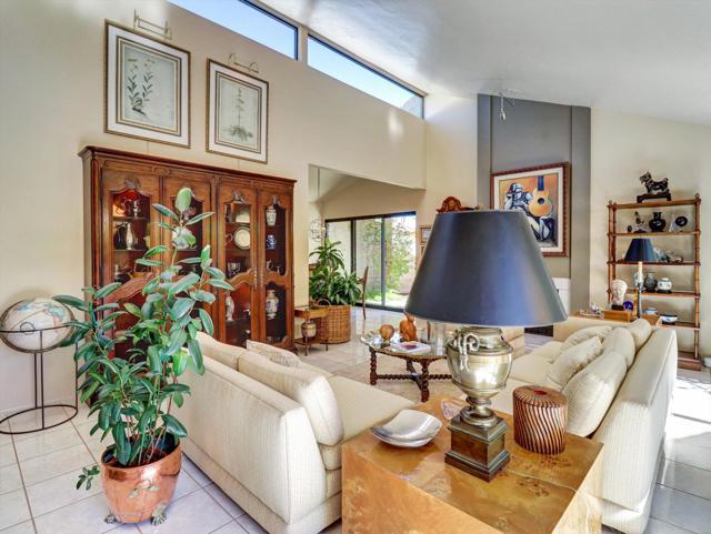 2371 Via Sonoma, Palm Springs CA: https://media.crmls.org/mediaz/3f676d81-e287-4b72-b527-6f07ebfa332f.jpg