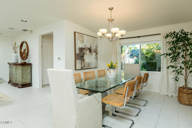 Detail Gallery Image 14 of 74 For 3550 Santa Carlotta St, Glendale,  CA 91214 - 5 Beds | 4 Baths