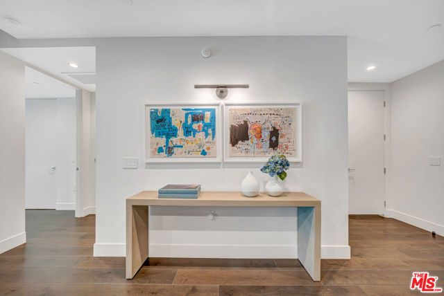 724 N Croft Avenue, Los Angeles CA: https://media.crmls.org/mediaz/3f683400-191d-42a2-944f-7fd862e847dc.jpg