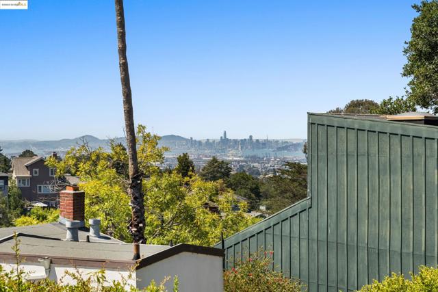 6314 Broadway Ter, Oakland CA: https://media.crmls.org/mediaz/3f688d57-7b69-47bb-bf78-cfbf2fdea261.jpg