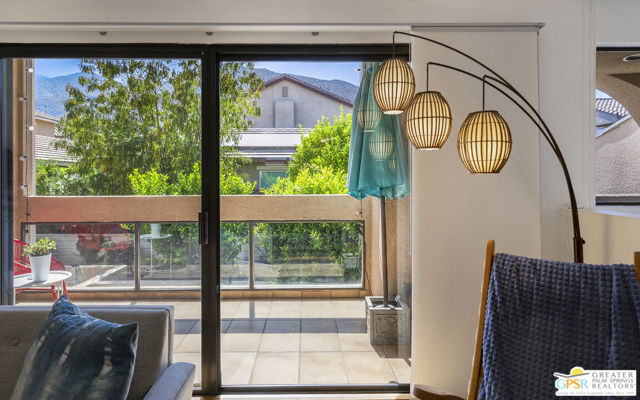 475 Village Square, Palm Springs CA: https://media.crmls.org/mediaz/3f68d2e4-5d58-4d79-89d2-a1e3c08538f1.jpg
