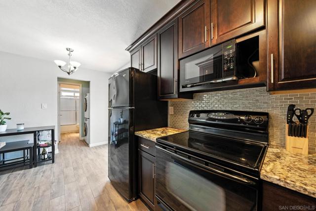 6666 Beadnell Way, San Diego CA: https://media.crmls.org/mediaz/3f6948cf-18bf-4711-af6c-f6aafeca32ef.jpg