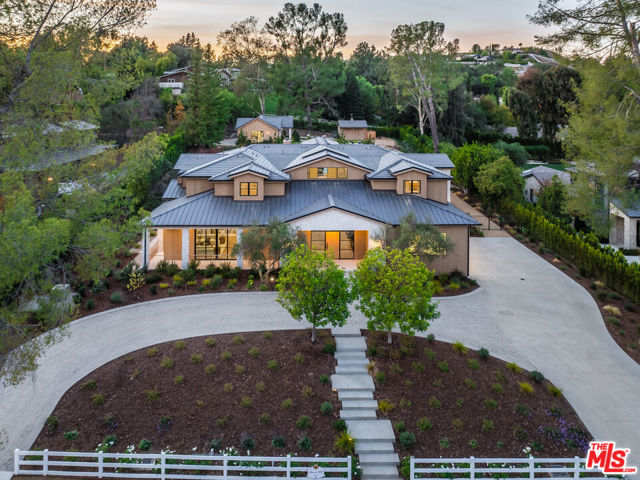 5287 Round Meadow Road, Hidden Hills CA: https://media.crmls.org/mediaz/3f695b78-ff46-4550-8377-ac0ccfe8078f.jpg