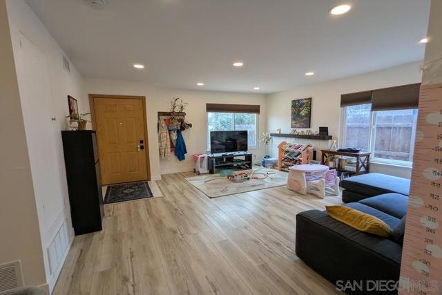 11416 Osoyoos Pl, San Diego CA: https://media.crmls.org/mediaz/3f69e4f6-07b2-49db-9ff7-a76b9d503a4c.jpg