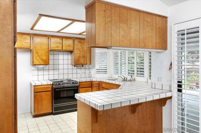 815 Boyle Ave, Escondido CA: https://media.crmls.org/mediaz/3f6ab5a6-d465-40d2-87e0-b57d745b3376.jpg