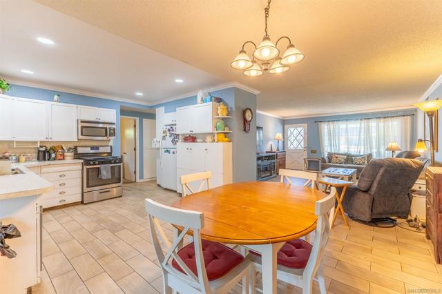 331 Rainier Way, Hemet CA: https://media.crmls.org/mediaz/3f6acbce-9786-4657-9671-d72dcbf7a5db.jpg
