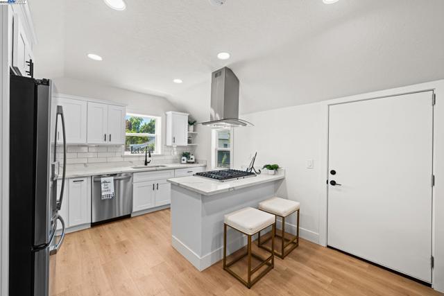 1038 Division St, Pleasanton CA: https://media.crmls.org/mediaz/3f6b024f-d389-47af-ae35-d22c6166b777.jpg