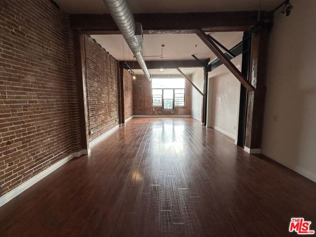 652 Mateo Street, Los Angeles CA: https://media.crmls.org/mediaz/3f6b0e7a-6fc1-4e10-ba52-0cfc917f20f2.jpg