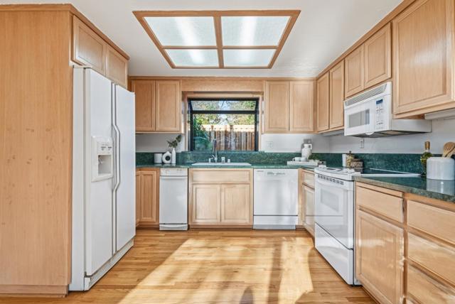 438 Sycamore Hill Drive, Danville CA: https://media.crmls.org/mediaz/3f6b8e97-1724-4323-92a6-a47d9a3c5b3e.jpg