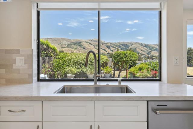44030 Geddy Court, Fremont CA: https://media.crmls.org/mediaz/3f6c4f4c-2a6d-402b-9355-5152d5eebc10.jpg