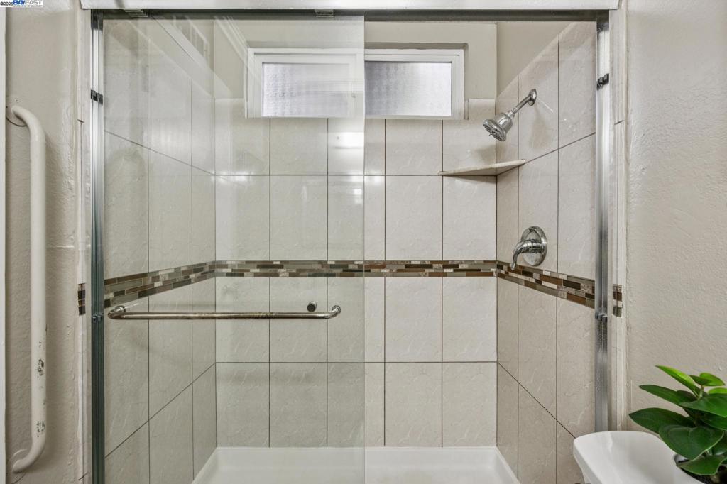 https://media.crmls.org/mediaz/3f6c83dd-4775-43c6-9ef9-901b1c62eaac.jpg?preset=X-Large