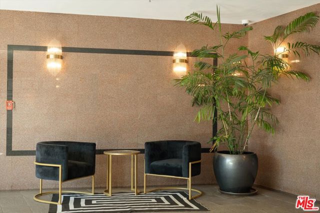 2222 N Beachwood Drive, Los Angeles CA: https://media.crmls.org/mediaz/3f6cc001-3c3d-44b2-87f0-ddace03753c6.jpg