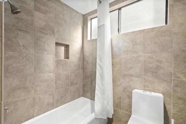 6425 Zinn Dr, Oakland CA: https://media.crmls.org/mediaz/3f6cdb1d-bf05-43c0-aa75-850362181b4e.jpg