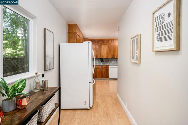 1019 Sir Francis Drake Blvd, San Anselmo CA: https://media.crmls.org/mediaz/3f6dcb42-3367-4ce7-aab6-92da360eb7f3.jpg
