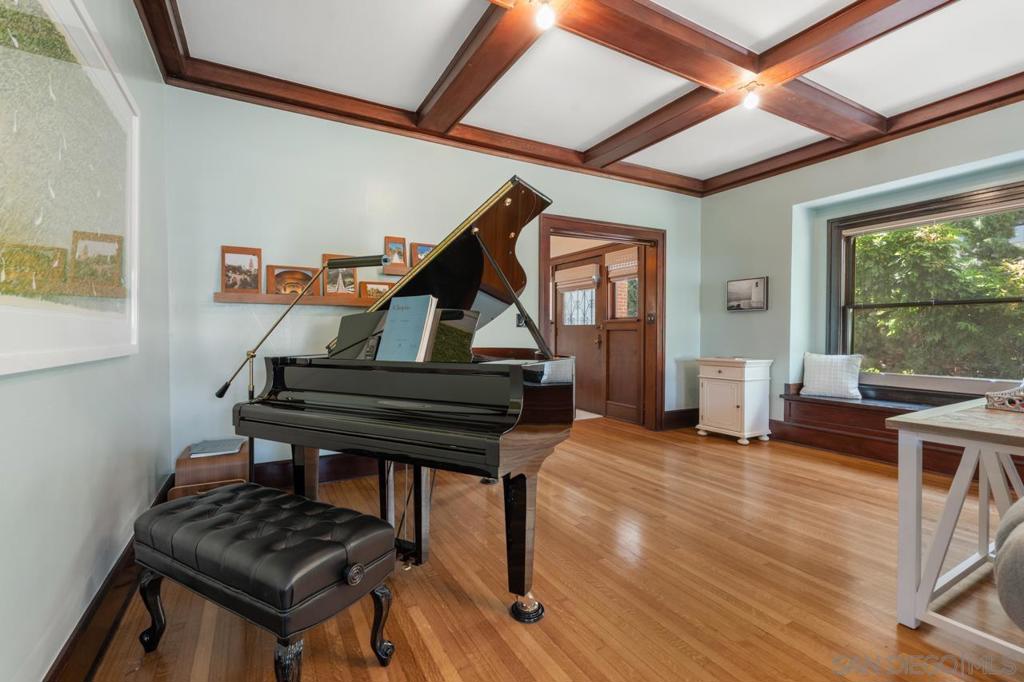 MLS #250040372SD image #11