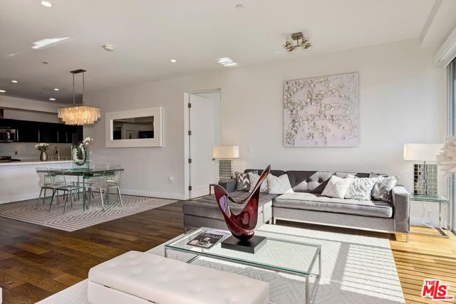 855 N Croft Avenue, Los Angeles CA: https://media.crmls.org/mediaz/3f6e08cc-1c88-4517-a36e-3413880694d6.jpg