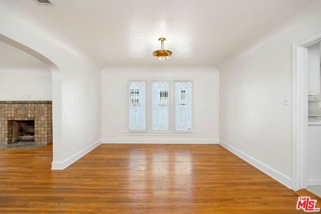 614 S Orange Drive, Los Angeles CA: https://media.crmls.org/mediaz/3f6e1a62-3dd1-4f0f-a0d9-6ed042da4bd7.jpg