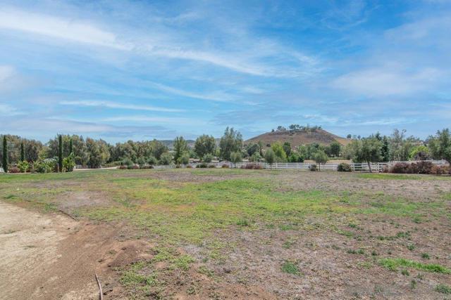 Image 44 of 75 For 37789 Avenida La Cresta