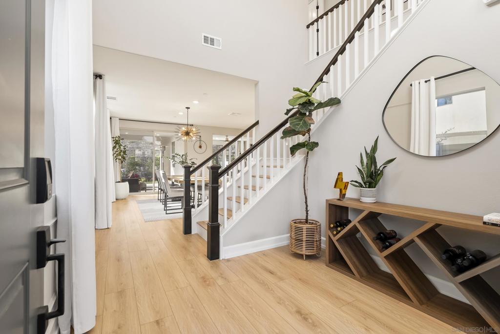 942 Lindbergh Dr - photo 2