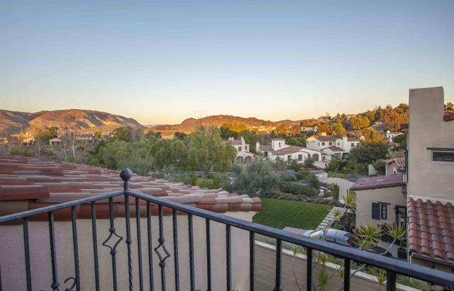 16632 Rose Of Tralee Ln, San Diego CA: https://media.crmls.org/mediaz/3f6f1fdb-bb96-4022-bc1d-0b464e0c5476.jpg