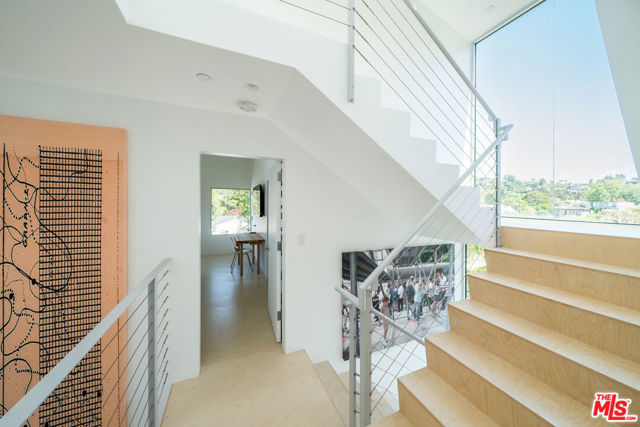 211 Entrada Drive, Santa Monica CA: https://media.crmls.org/mediaz/3f6f4387-8e58-4347-b78e-0e3c1d7ff878.jpg